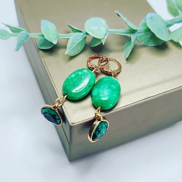 Green Rhinestone earring - Picture 2 of 3